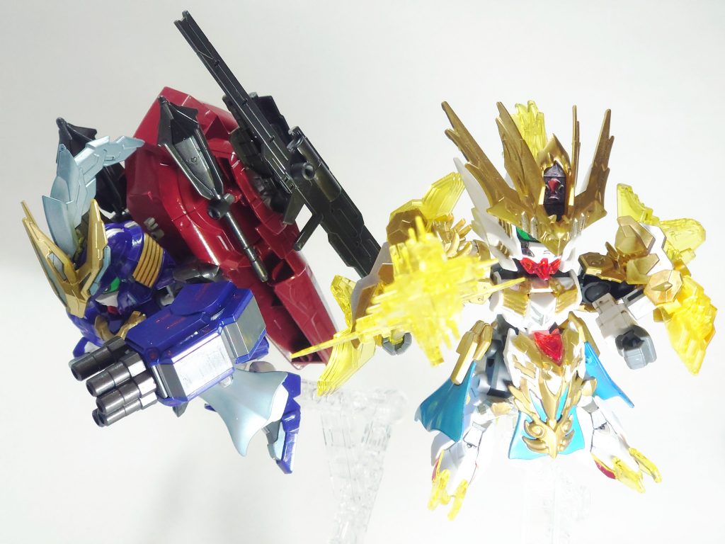 今回も友人より馬超バルバトスをお借りしてきました。龐徳は元々馬超の元にいた歴史がありますのでご一緒していただきました。馬超と志を同じとしていたことを意識できるように、龐徳にも鉄華団のエンブレムを採用しています。西涼軍の旗印っぽい感じで馬超についていたのかな、と思うと龐徳にもやっぱりつけますよね。血の繋がりはなくとも家族である、とした鉄華団の理念に近しいものを感じた次第です。創傑伝の馬超は(恐らくですけど)西涼でそこまで悪さしてなかったと思うので、別に打倒曹操を掲げているわけでもないんだと思います。今は離れていても自分たちは同じ場所で戦っていたとする二人の繋がりを、鉄血要素を多めにすることで表現しました。ちょっとでも伝わってくれたら嬉しいです。