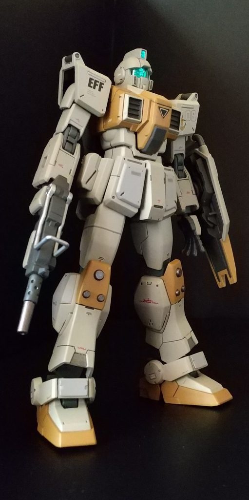 作成中に初のエアブラシを購入してしまい、どうしても使いたくて。陸戦型にはグリーン系かグレー系かブラウン系か・・・迷い迷って、ほぼ使ってないデザートイエローがちょうどいいんじゃないかと。