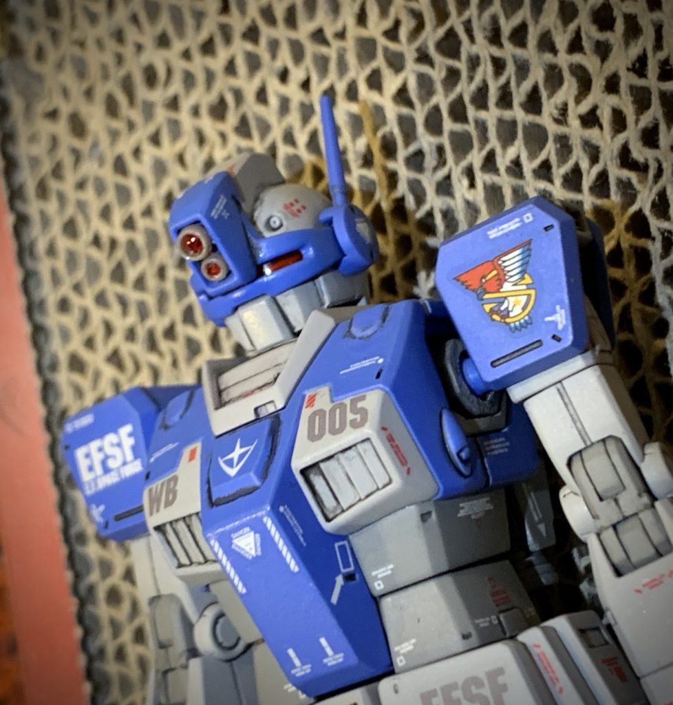 バイザー②大型化したバイザーに市販パーツでレンズを作製。