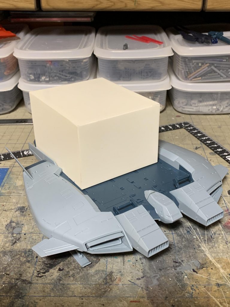 L字プラ棒と0.5mmプラ板でコンテナを箱組みします。