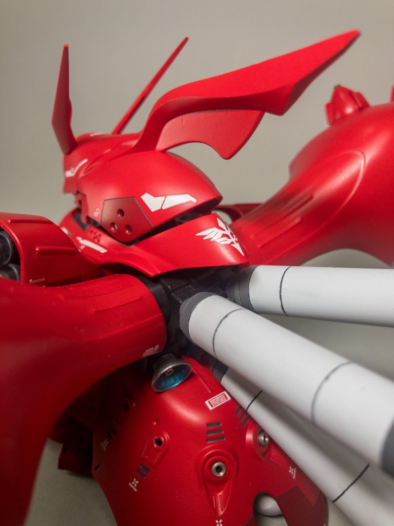 キットのプロペラントタンクは細かったので、みんな大好きダイソーの編み棒で作成。リアスカートにあるバーニアにも贅沢にメタルパーツを使用。