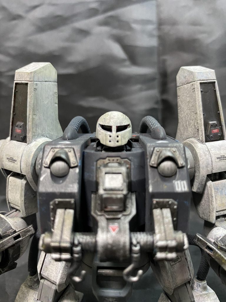 バストアップ!ウインチ部分やクローなどしっかりとドライブラシ。モノアイ塗ってるけど全然見えません。