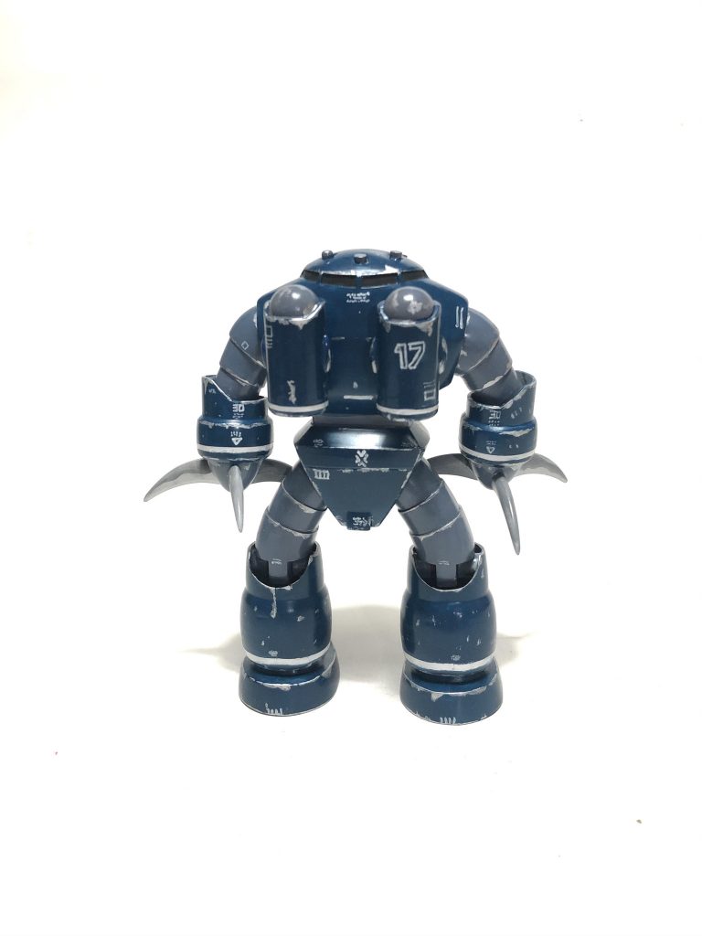 うしろ本体はブルーにブラック、パープルを一割くらい調色したものとミディアムブルーのツートン。