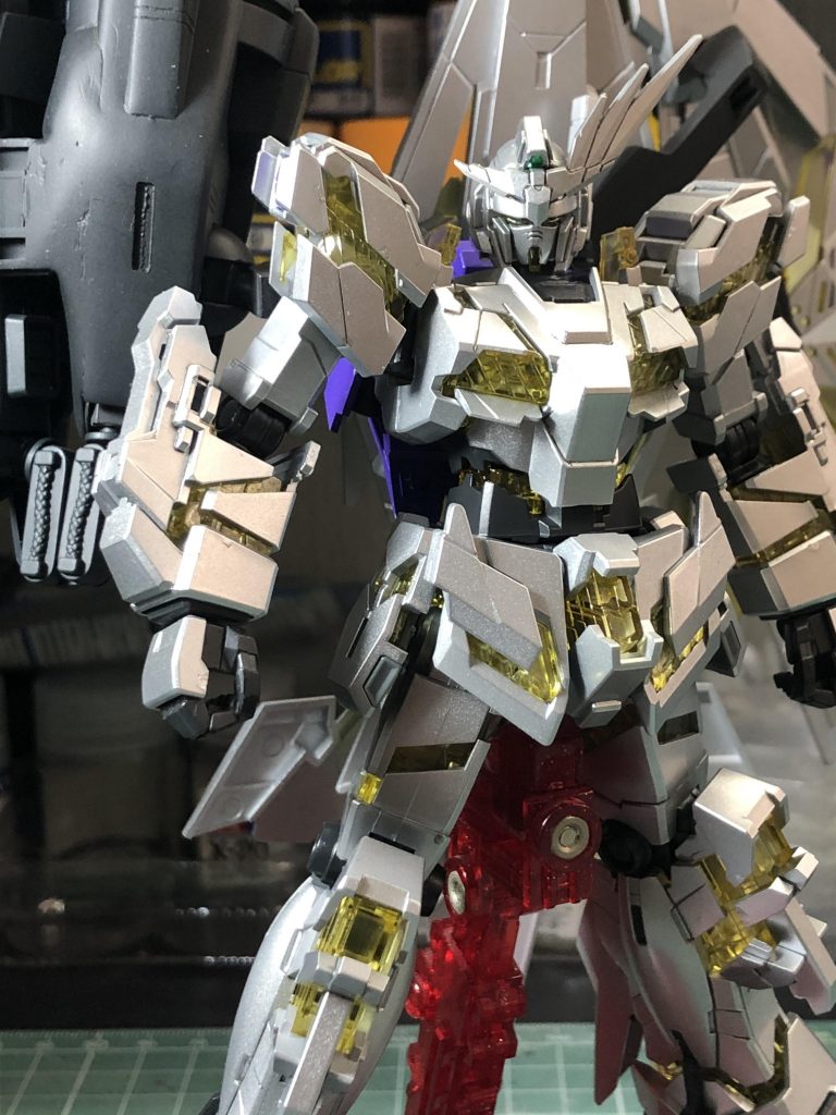 自己満足のオリジナルユニコーンなのでチート性能増し増しで己の厨二を全開にした作品です(*´ω`*)