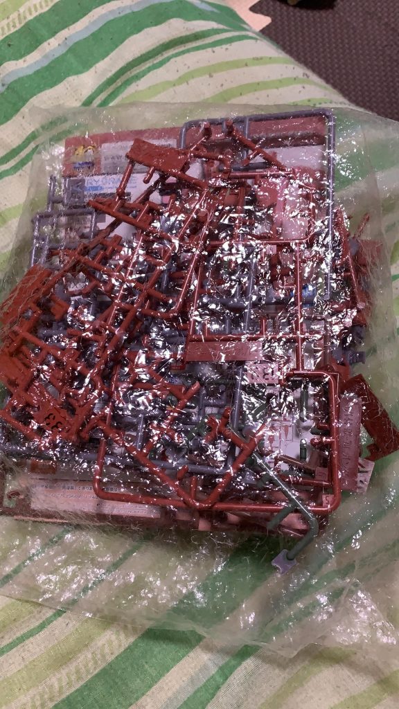 袋から出さずに組んだEGガンダム［クリスマスカラー］–4枚目/制作者：くろサキ