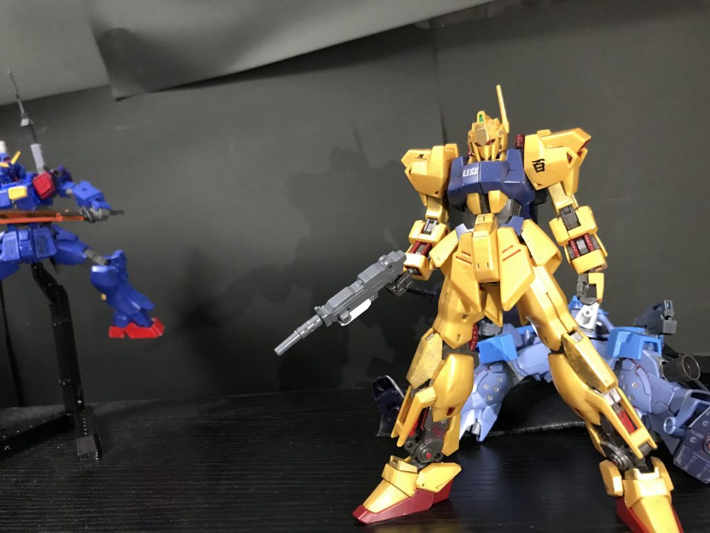 百式「こいつがやられると ちと厄介なんでね!」百式「守らせて頂k…」