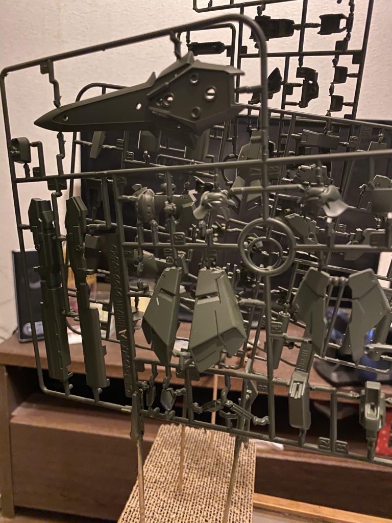 ランナーごとスプレー塗装。タミヤカラー使用。