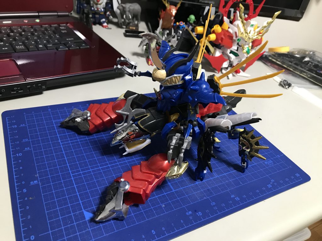 組み立て後いわゆる頑駄無というのではなく、全く違う生物的な感じで、作っていて楽しかったです！