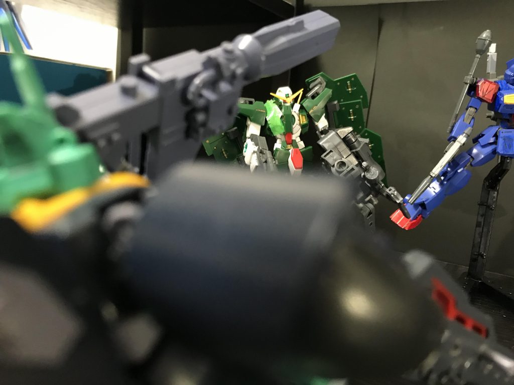 ディジェ「聞いたか?スナイパー」デュナメス「俺?あっ!はい!」