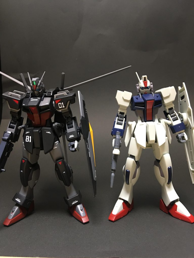 胴体正面のコクピット周りとシールドはダガーLの形状を瞬着とパテで整形してスローターダガーに合わせました。