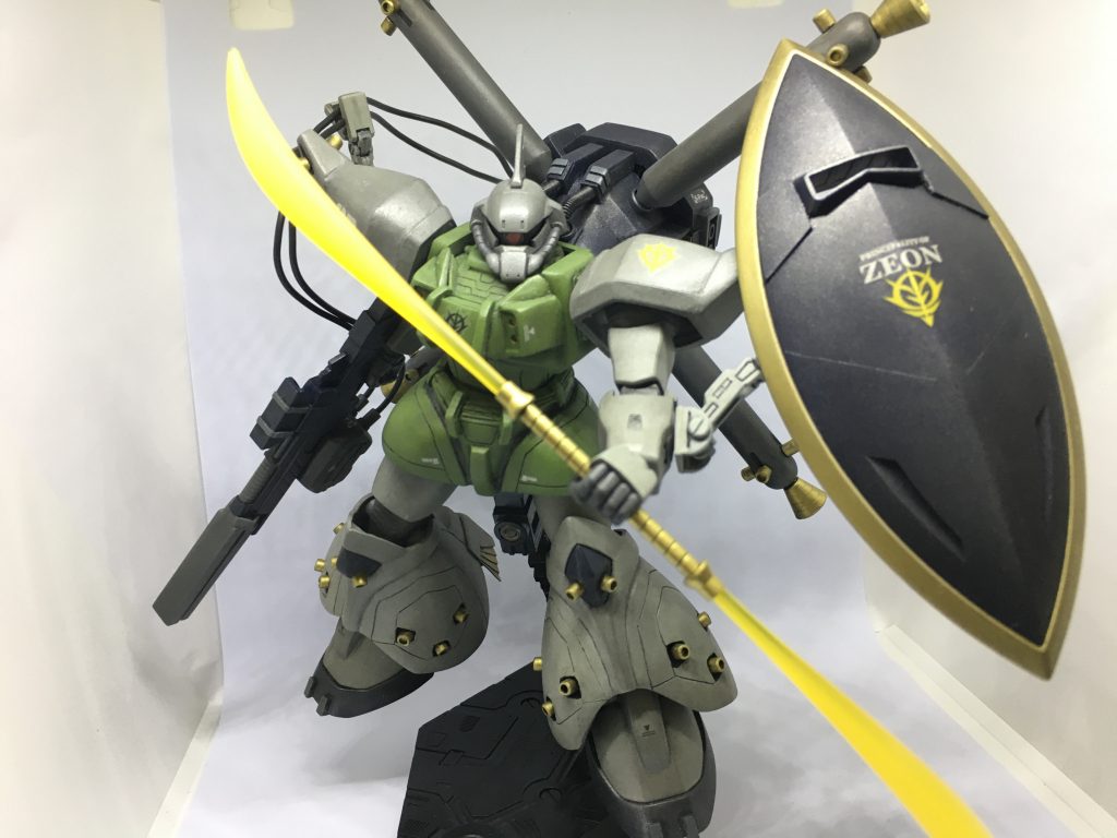 ビームナギナタは一振りシールド裏に装備。シールドの重量にサブアームが耐えられず、何度も撮り直しましたw作中でも宙間仕様なわけですねww