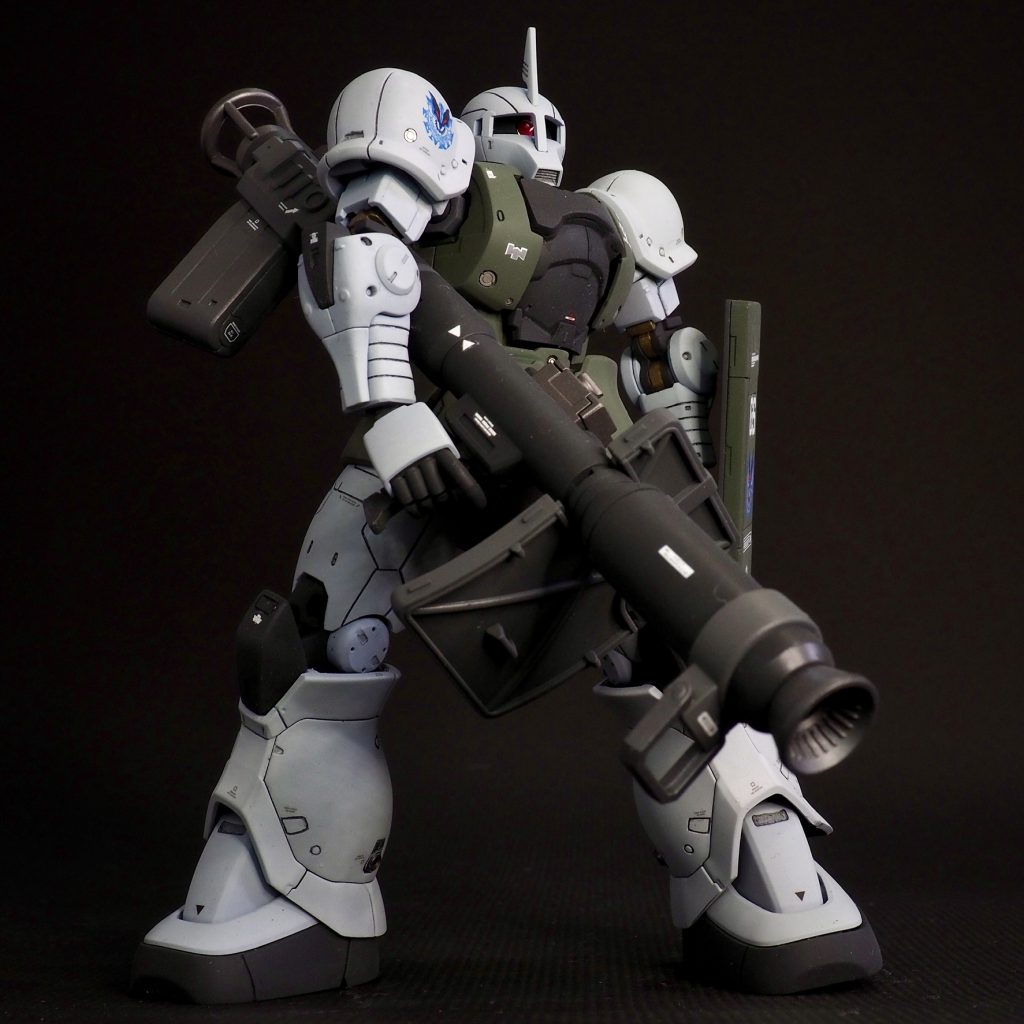 改造箇所は胸部装甲と両肩のアーマ化です。武器類は「システムウエポンキット006」よりラケーテンバズーカとシールドをチョイスしました。