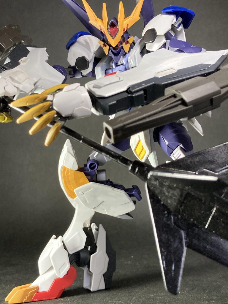 大型メイスも装備可能。オリジナル同様に高い攻撃力を持ちます。