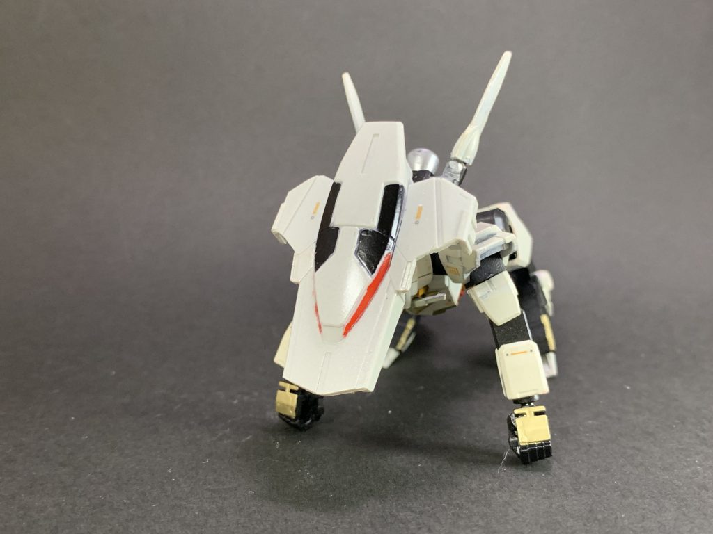 ライガーコアライガーシールドを被るように変形した姿。陸戦仕様として四肢の関節を強化している設定で、シールドバッシュの要領で敵陣に突っ込みます。