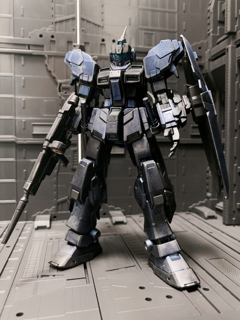 お次は空間戦仕様です。ガンダム4号機5号機と共通の武装というのがまた面白いです。(シールドの塗り分けは大変ですが…笑)