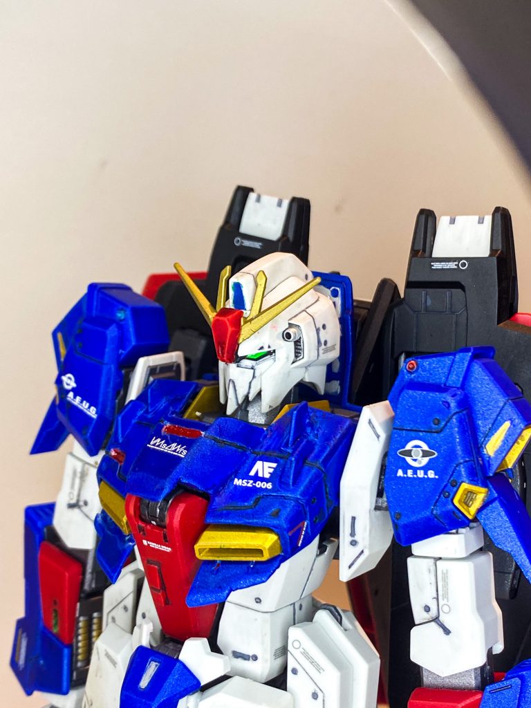 マスクを少し小さくしてカメラ部はミラーフィニッシュに蛍光グリーンをのせてみました。ご覧頂きありがとうございます！