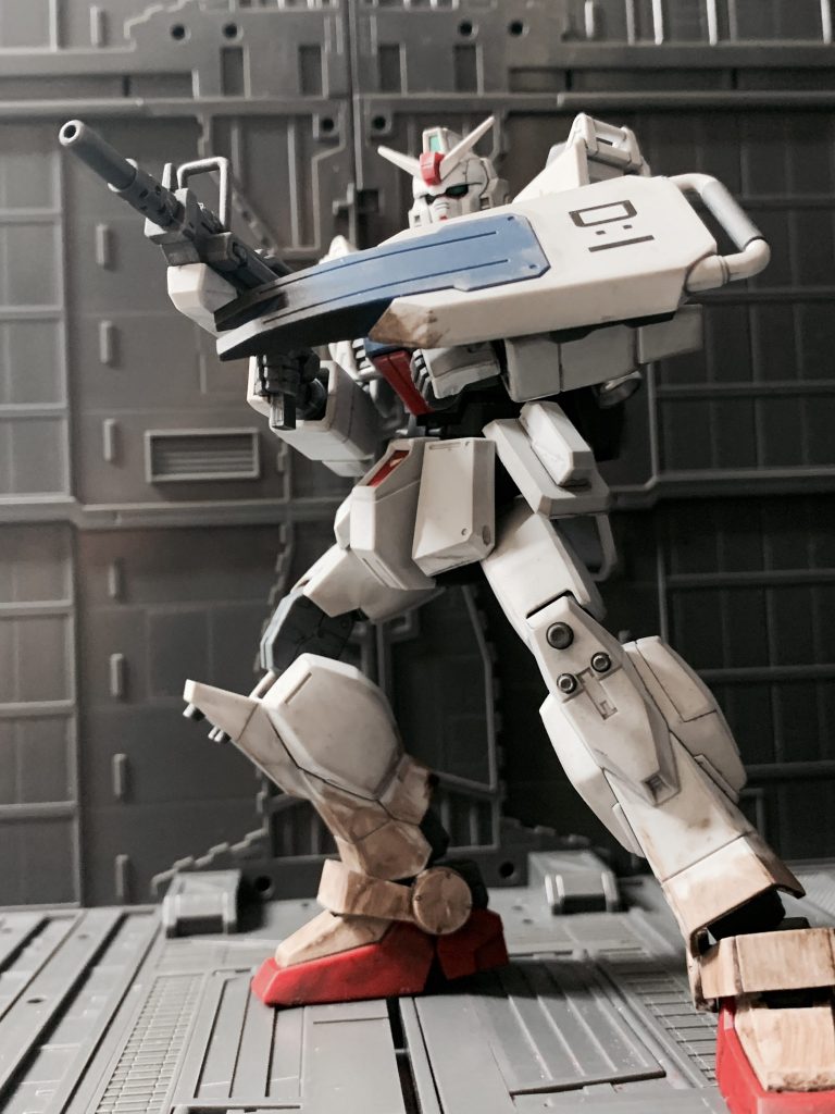 100mmマシンガン。陸戦型と言えば、この装備みたいなところあります笑。この下から煽るようなショットが好きです。いつも通りトリガーガードは自作しております。(自分の中での定番工作となりつつあります)