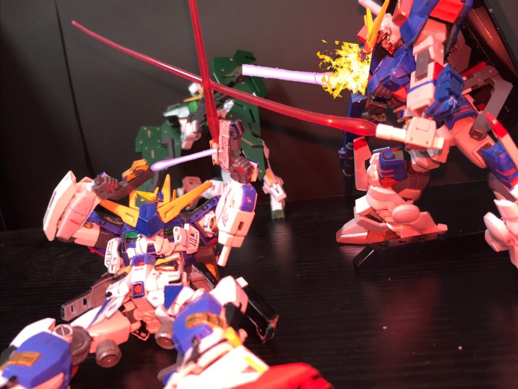 デュナメス「当たった!」バスターZZ「くそ!」