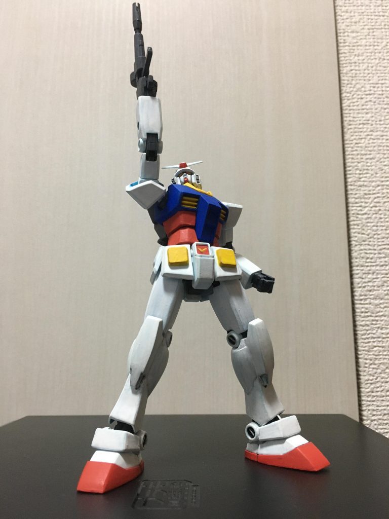 アクション肩と胴体の隙間が詰まっているので、可動範囲は狭くなった、というか動かすのに神経を使わないといけなくなりました。まあいいか。今かっこいいし。