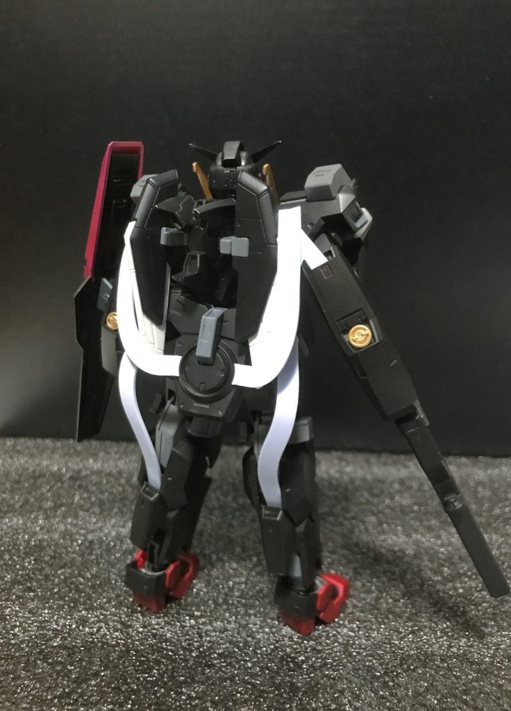 このフヨフヨしたケーブルパーツはラッカーとか塗っていいんでしょうか…。