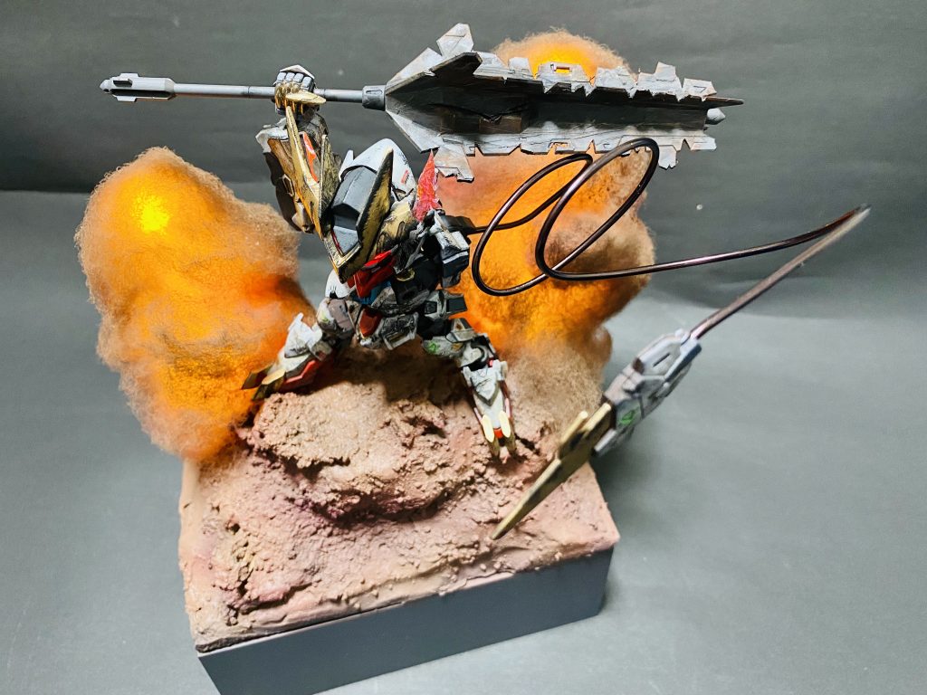 SDクロスシルエット◇鉄血のオルフェンズ◇ASW-G-08 ガンダムバルバトスルプスレクス 劇中戦闘仕様◇改修ウェザリング塗装済み完成品オリジナルLED電飾ベースセット–3枚目/制作者：H4co Y