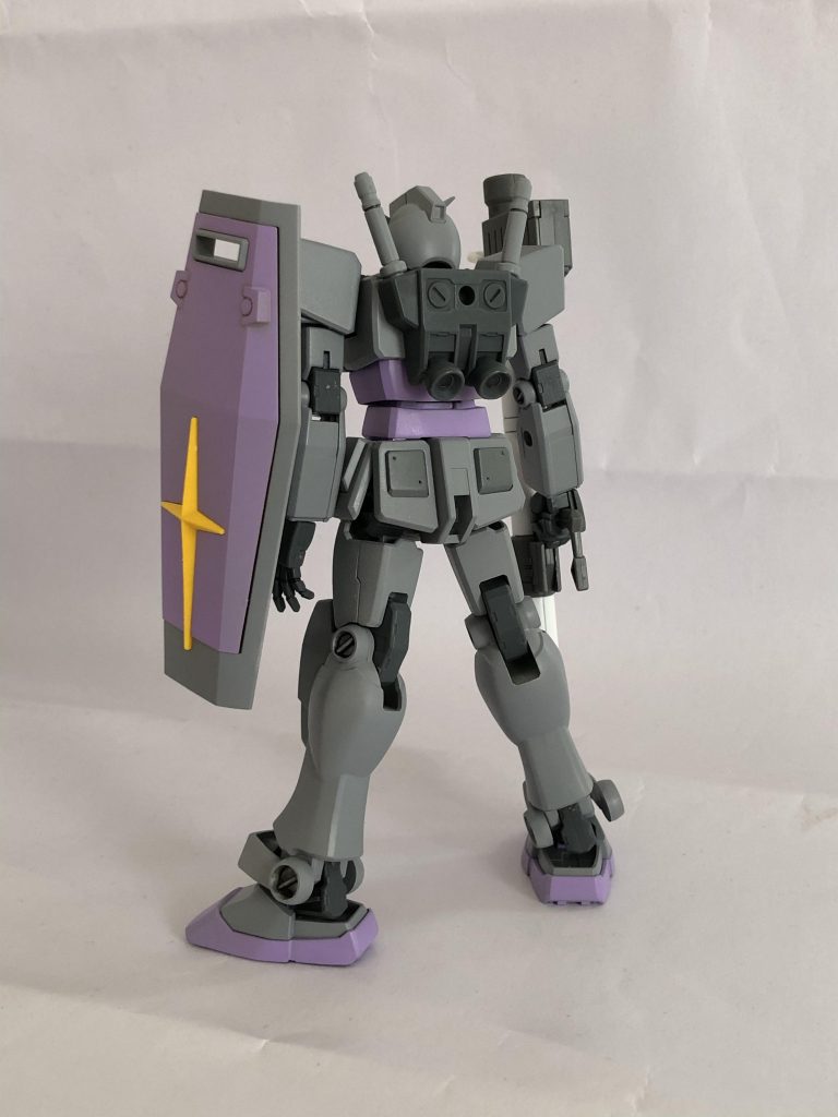 缶スプレー派です。カラーは以下の通りです。・タミヤカラー AS-28 ミディアムグレイ・クレオスMr.カラー 13 ニュートラルグレー・ガンダムカラー SG08 MSパープル