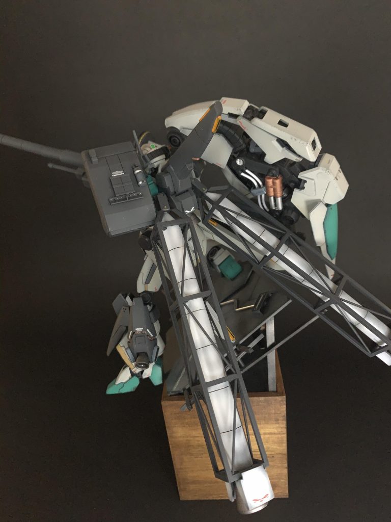 プロペラントタンク自体は市販のものを使い周りのフレームはプラ棒を組んだものです