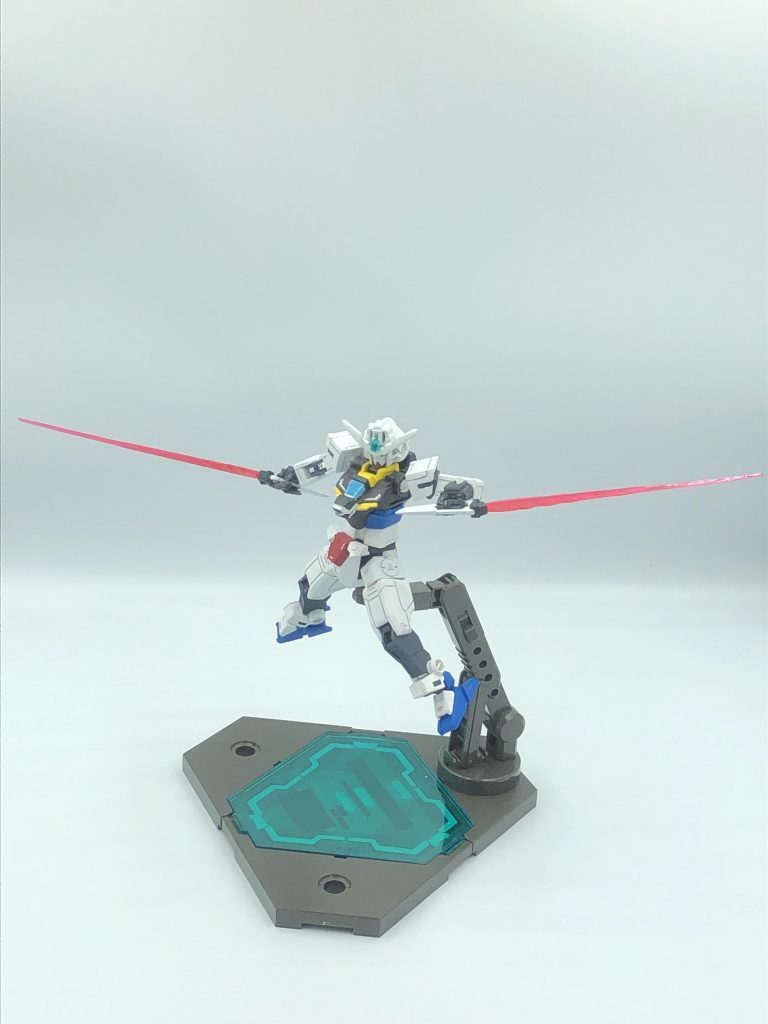 出力を調整すると通常のビームサーベルくらい長くなります。コアガンダムには大きいなあ。