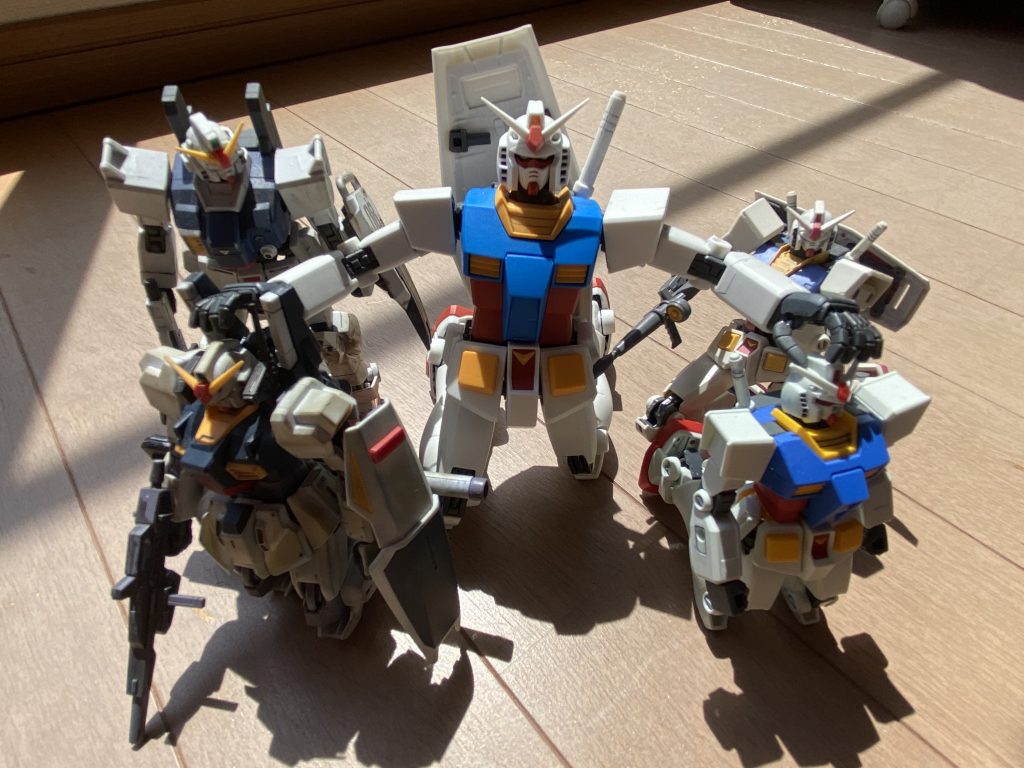他にもあるけど、僕の作ったガンダム たちといっしょに記念撮影。📸