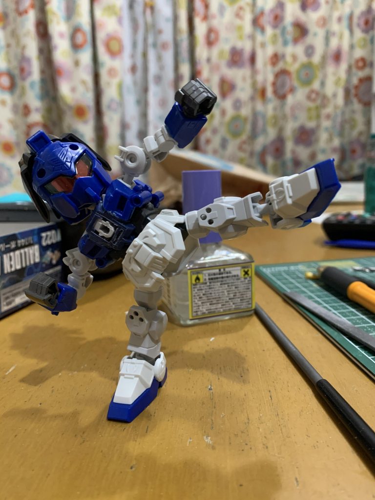 脚部付け根をボールデンに換装。ハイキックもできます。