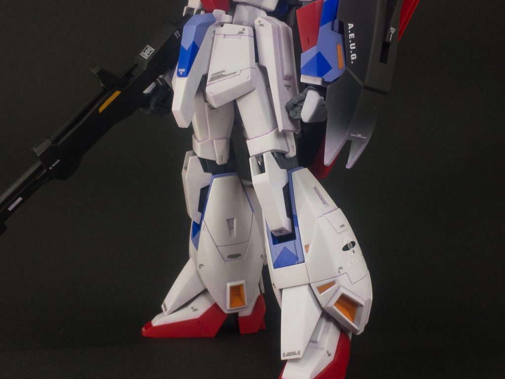 ◯単調な仕上がりにはしたくなかったので、フィルタリキッドの『レイヤーバイオレット』で全体をウォッシングしました。拭き取り加減を場所によって若干差をつけて、色の残り方の変化を狙いました。