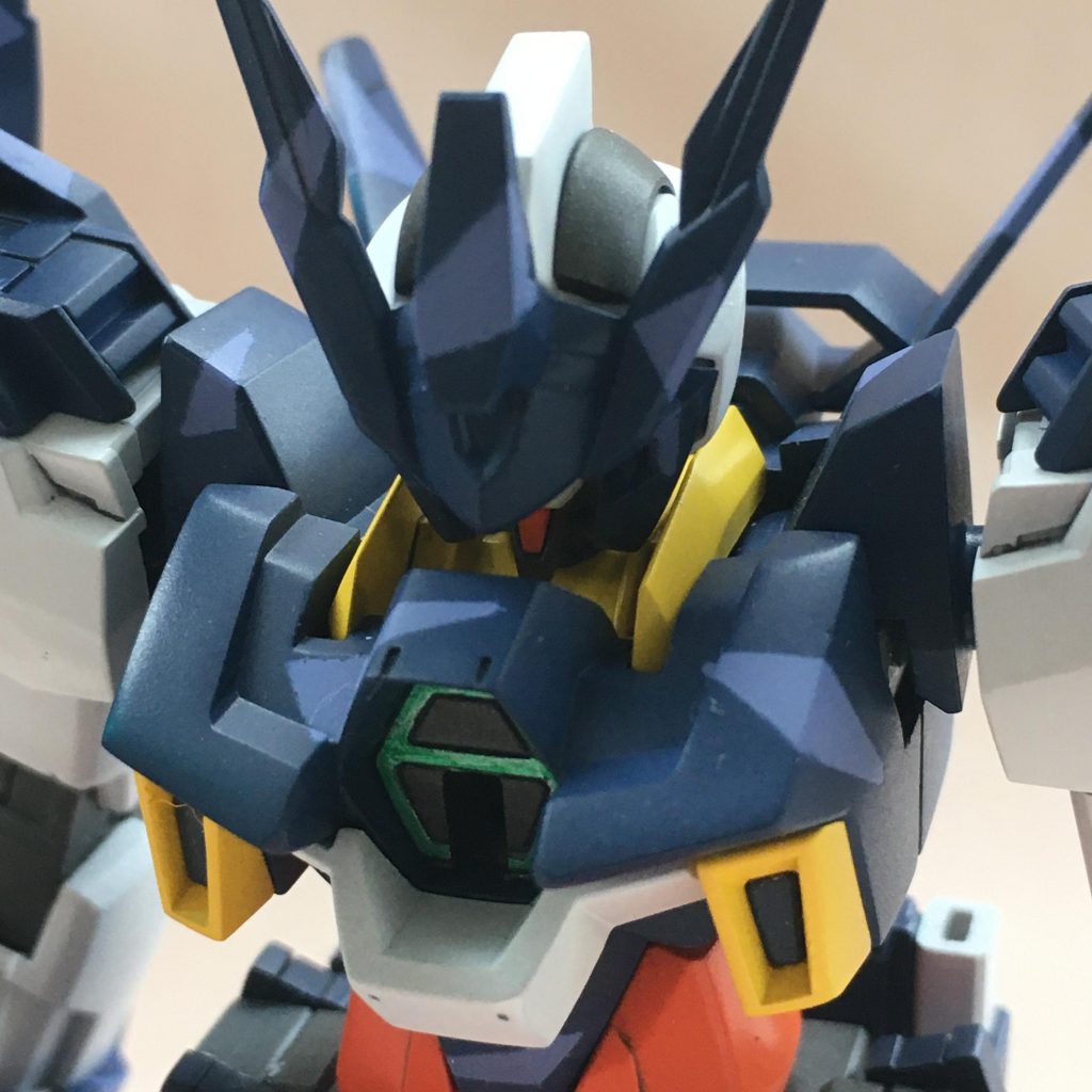 伏し目がちな顔黄色の襟等もフチ薄化してます。 