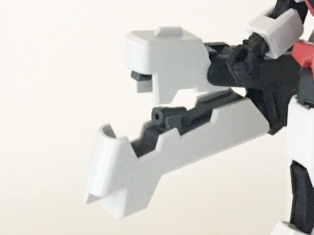 メガランチャー及びメガビームサーベル。ライラの腕部先端に備える大口径ビーム砲。多数のジェネレーターによるエネルギーの恩恵によって戦艦クラスの威力を発揮するが、後述の追加ジェネレーターを取り付けることで、より強力なハイパーメガランチャー及びハイパーメガビームサーベルに発展する。