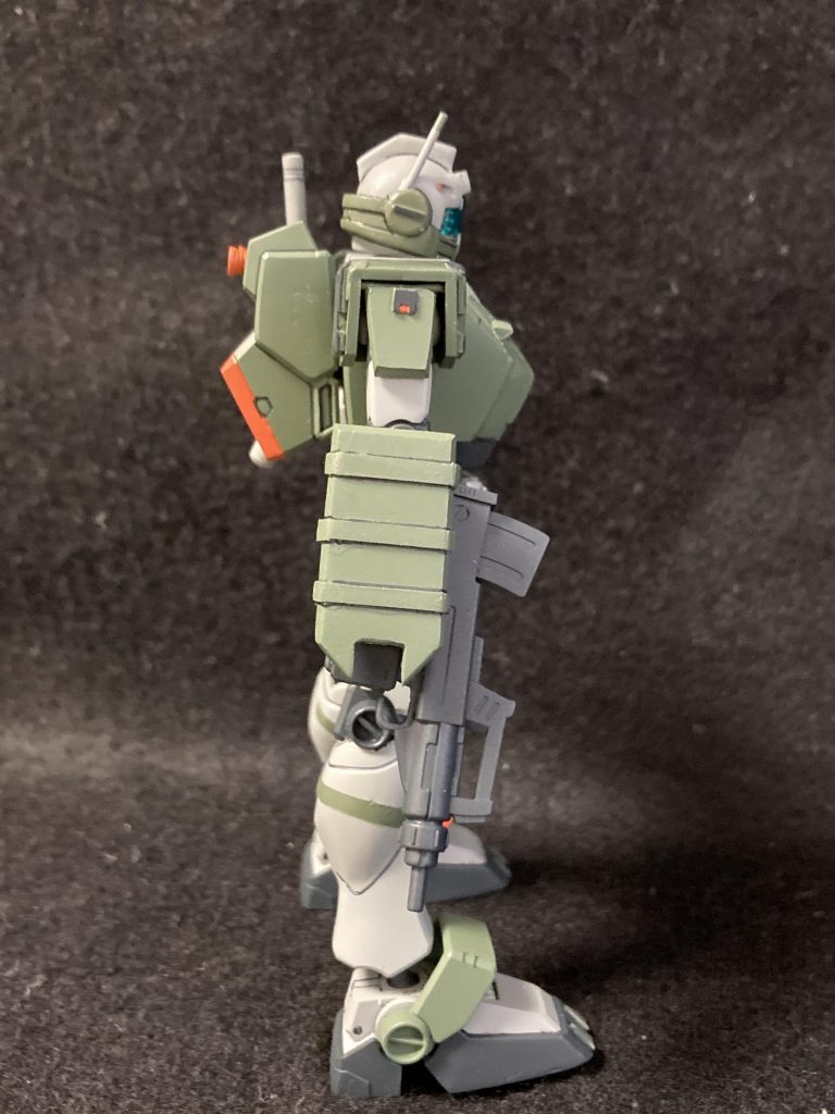 旧HGUCガンダムをベースにジム系統の素材を貼り付け。あとは基本的にプラ板の工作でどうにか完成させました( ˙꒳​˙ )色分けしんどい