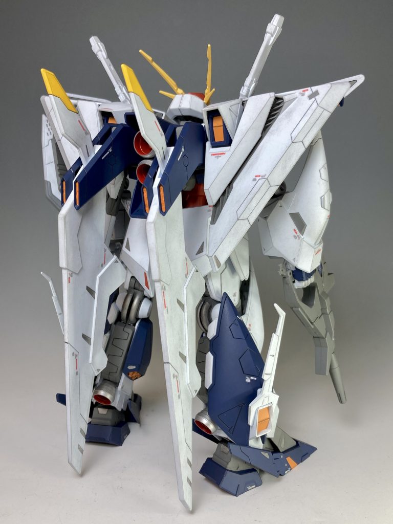 リアビューです。羽がデカイ!バーニアはガンマカで塗装しています。