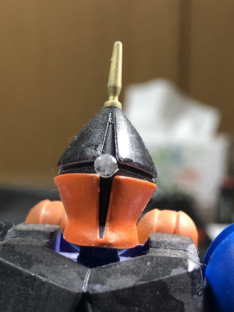 モノアイはマーカーで塗装後のカスタマイズパーツ後付けです。