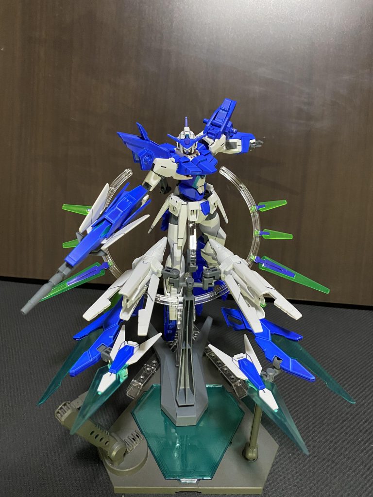 ファンネル全基展開で躊躇いを消し去るポーズ。今回はSV ver.のパーツをそれぞれ合わせましたが攻撃、砲撃、防御とバランスよく揃いましたしキョウヤもこれを意図していたのかなと組みながら思いました。