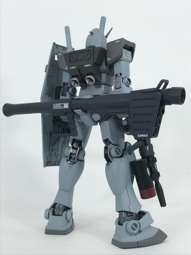 先のガンダムと同様にストレートに作成してますが、カラーリング以外で差別感を出す為にビームライフルにスーパーナパームを装着してみました。