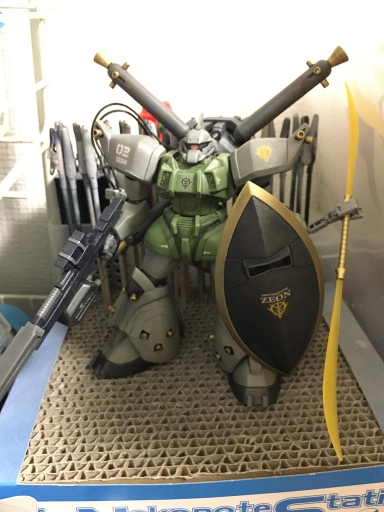 ここで完成。もう言うことはありません。近くで見ると粗が目立つ素人作成の作品ですが、一生大事にしてやろうと思います!マジ愛してるゲルググ!ここまで見てくださってありがとうございました!よかったら『いいね』してくれると嬉しいです!(๑>◡<๑)