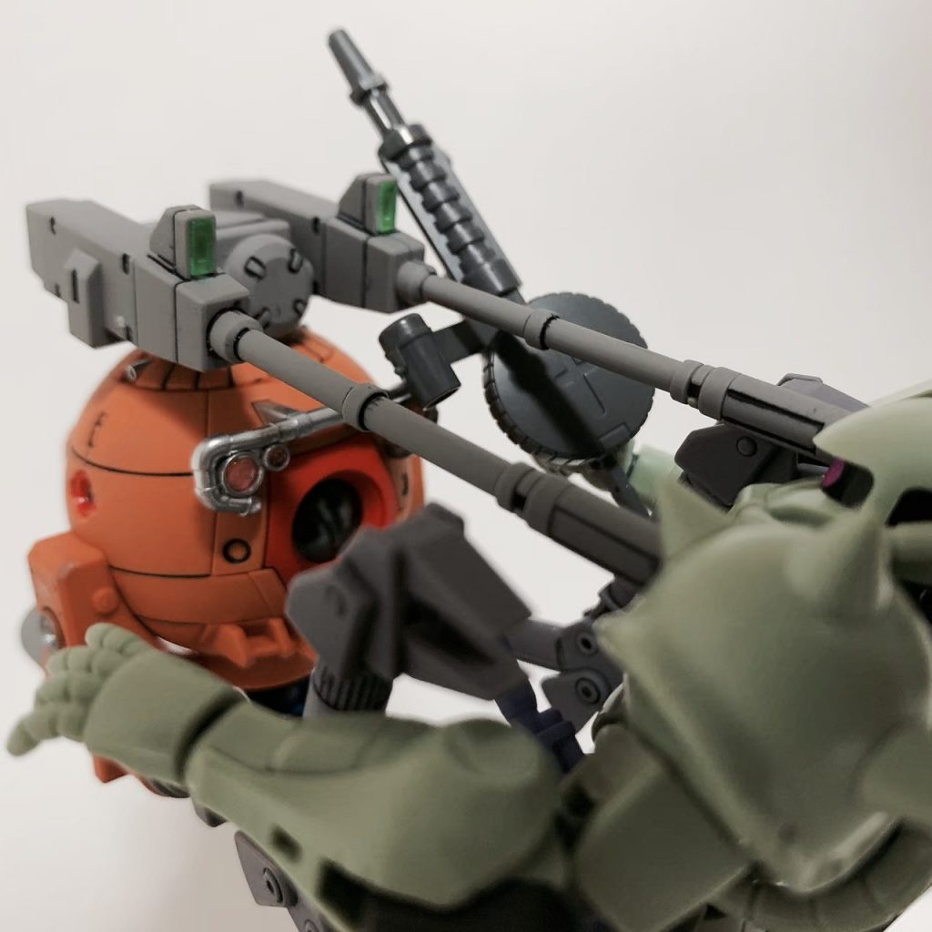 アイナザク持ってないので、ロボット魂のザクとのショットで〆。至近距離でキャノンを喰らえばザクと言えども…!