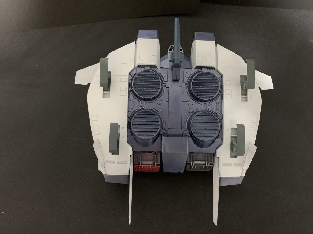 裏面。ガンダムマーカーメタリックダークブルーをエアブラシしました。