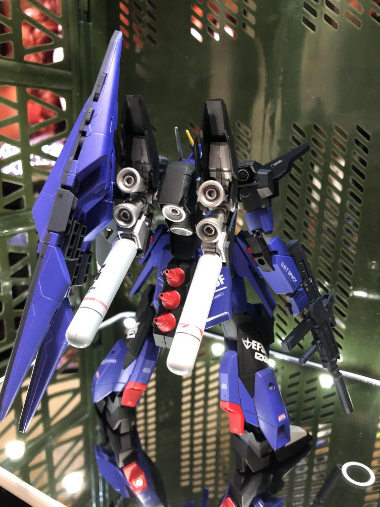 後ろ高機動型バックパックに換装、ビット型ファンネル３基、さらに簡易型フィンファンネル５基を装備✨