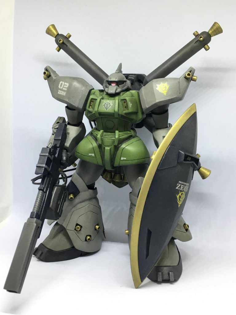 正面から。全体的にウェザリングカラーでくすませてます。(粗を誤魔化すためw)素体はゲルググマリーネを使用。漫画原作版はディテールが細かいので、アニメ版に近づけて作成しました。