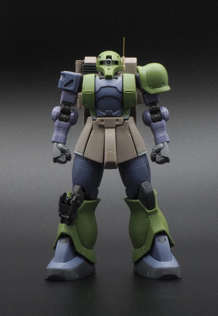 サフ前。地味ですが前腕も旧ザクのものではなく、ザクスナのデザインに合わせて通常のザクのものに変えています。