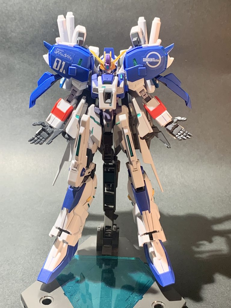 頭部アンテナ部分はサタニクスの頭部を加工して、EX-Sのアンテナを接着、ツインアイが隠れてしまったのでジムスナイパーのバイザーのようにしてみました、高性能のセンサーカメラという設定。