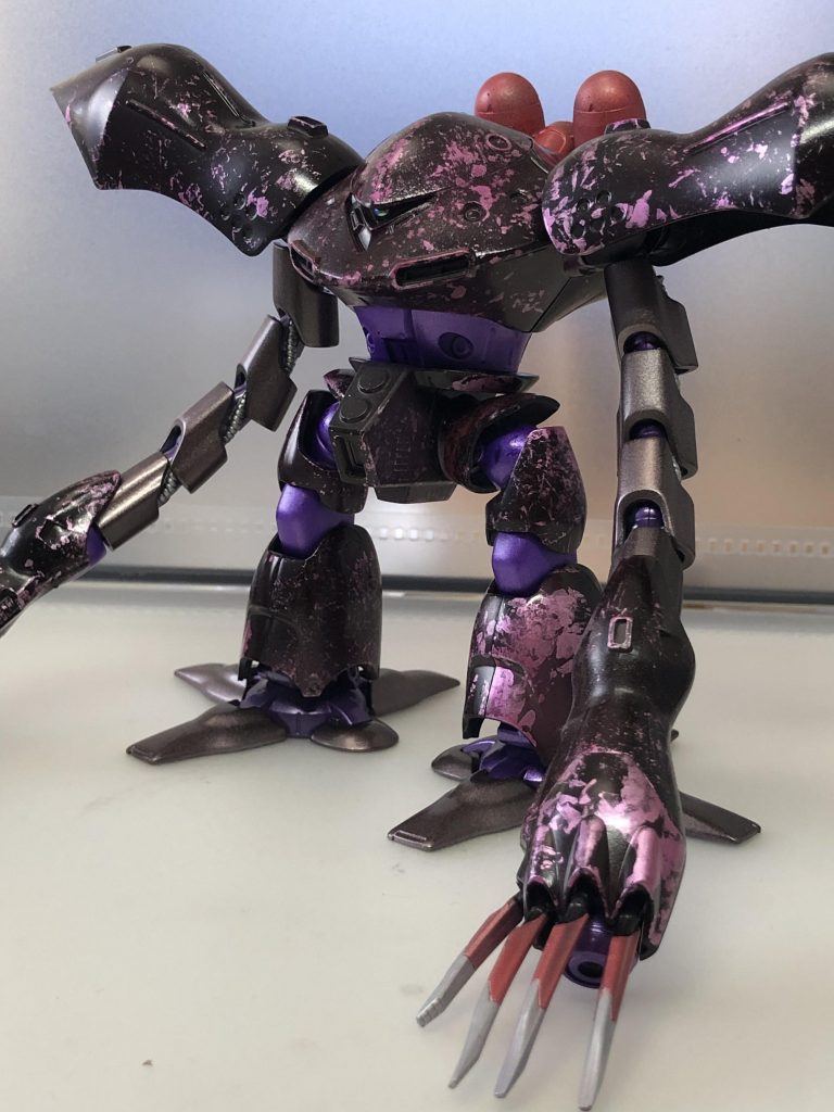 全てやるとしつこくなりそうでしたので、腕と足は単色にしました。