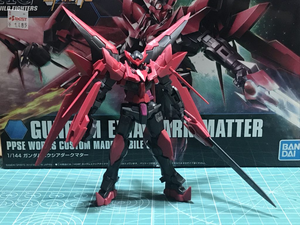 まず、先にセイ&レイジの「メテオビルドストライクガンダム」(Twitterの方に過去作有り)を製作しておりましたので、そのライバル機を作りたいなと思い、運が良くエクシアダークマターの方がお店で見つかりましたので、こちらで作り出しました。