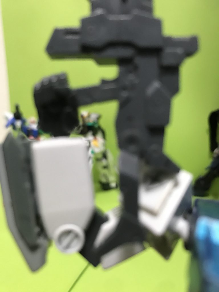 ダブルオー「全く、ノットスターを味方するとはイージスとお仲間さんか？まあどうでもいいがな！」サバーニャ「捕虜にする…」バァン！Hiβ「くっ！」ダブルオー「その必要なんざ、ない」Hiβ「…う…」バァンバァンバァン　Hiβ「生き…」 バァン！ 