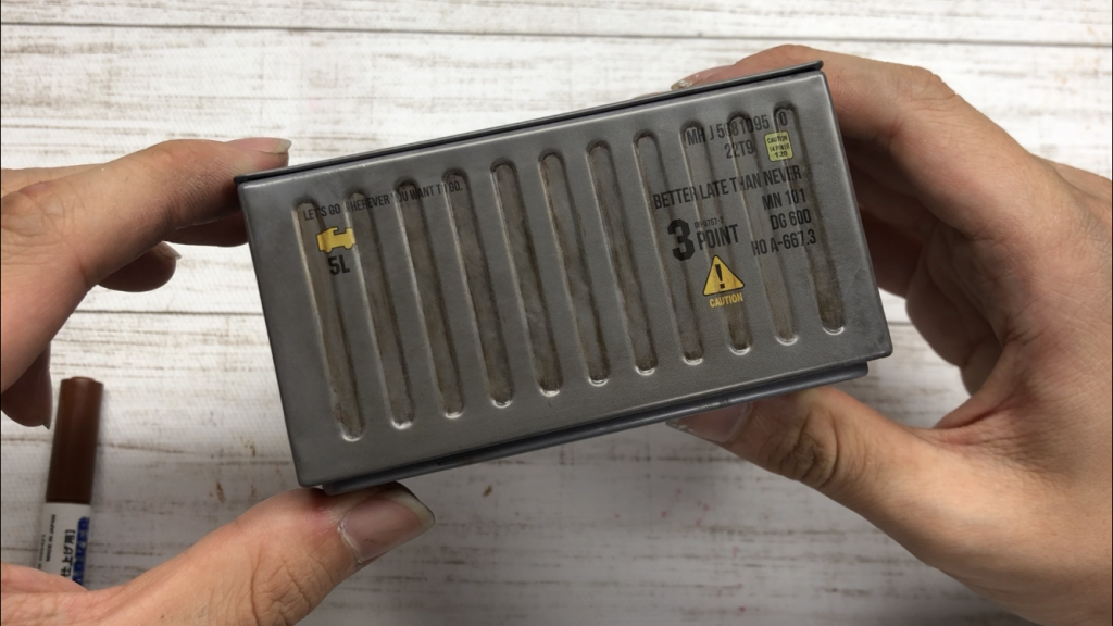 また100均で見つけた収納ケースも使っています。最近はこのようなジオラマに使えそうなアイテムが100均に売っていて面白いですね。