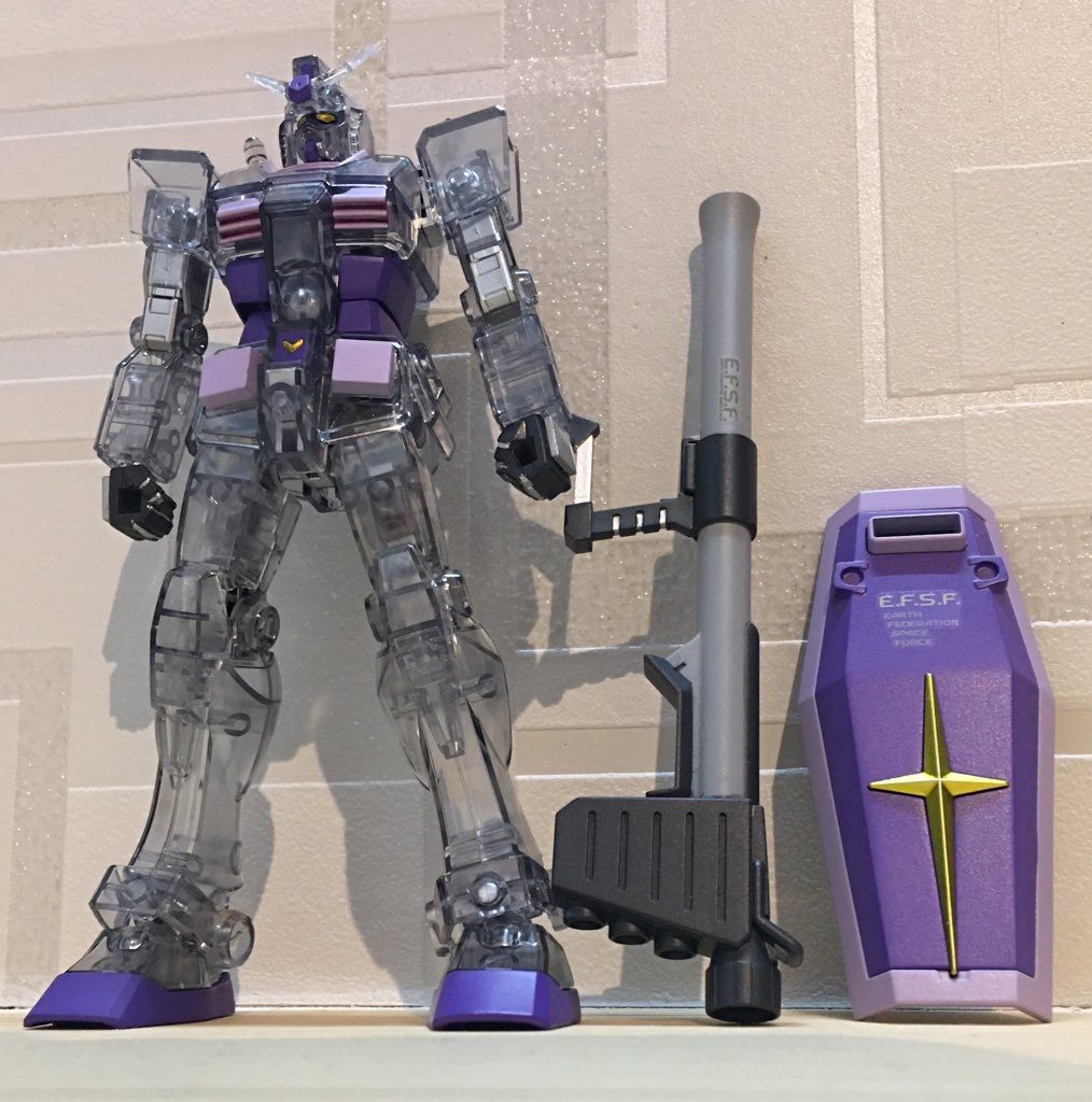 パーツ一式。クリア部にデカールが貼れないので、今回は武器に大人しめに貼りました。